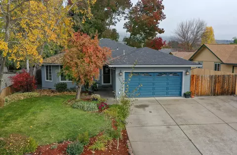 3038 Waterford Ct, Medford, OR 97504