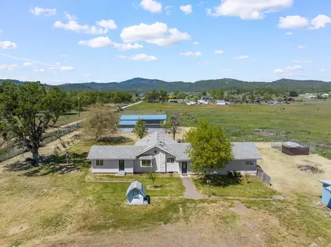 4446 Dodge Rd, White City, OR 97503