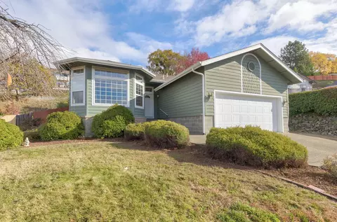 2307 Robertson Crst, Grants Pass, OR 97527