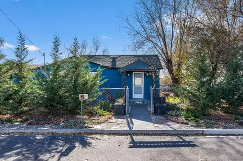 304 SE Deschutes Ave, Redmond, OR 97756