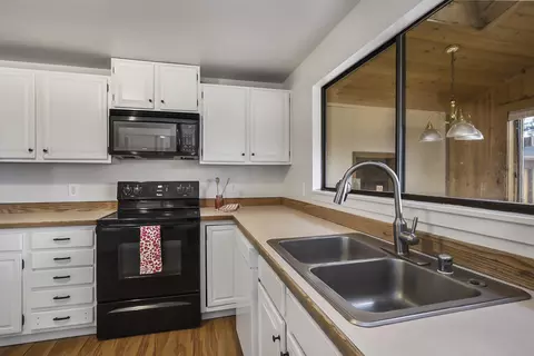 64850 Glacier View Dr, Bend, OR 97703 photo 14