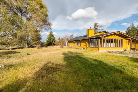 64850 Glacier View Dr, Bend, OR 97703 photo 2