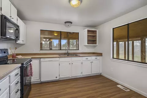 64850 Glacier View Dr, Bend, OR 97703 photo 12