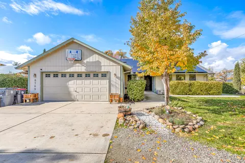 6569 Oakhurst St, Central Point, OR 97502