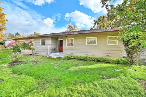 2100 Woodlawn Dr, Medford, OR 97504