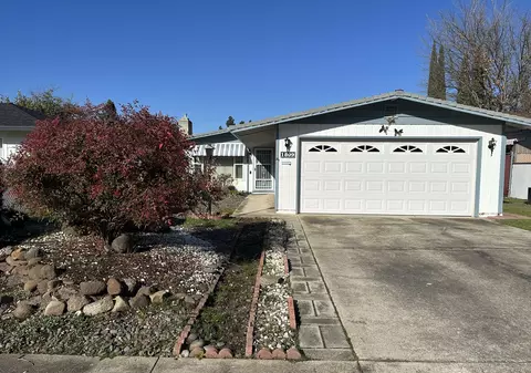 1809 Camellia Ave, Medford, OR 97504