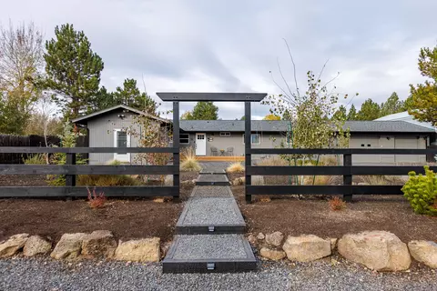 61175 Magnolia Ln, Bend, OR 97702