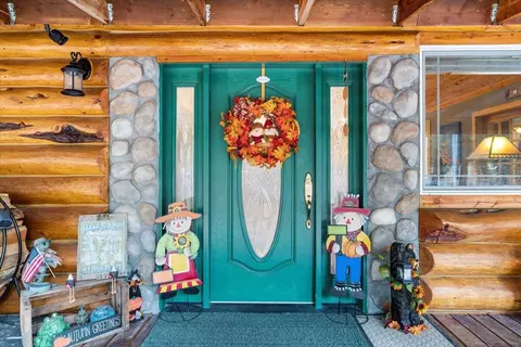 Entry Way - 1735 Rector Dr, La Pine, OR 97739 photo 1 of 1
