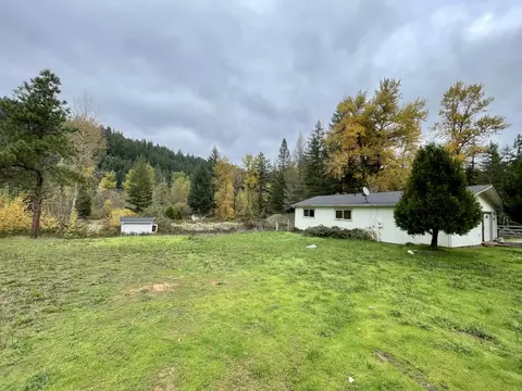 140 Bloom Rd, Wolf Creek, OR 97497