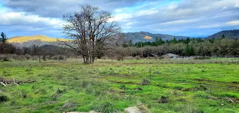 6225 Kentucky Dr, Central Point, OR 97502