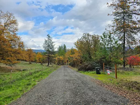 5850 Rhodes Ln, Eagle Point, OR 97524 photo 2