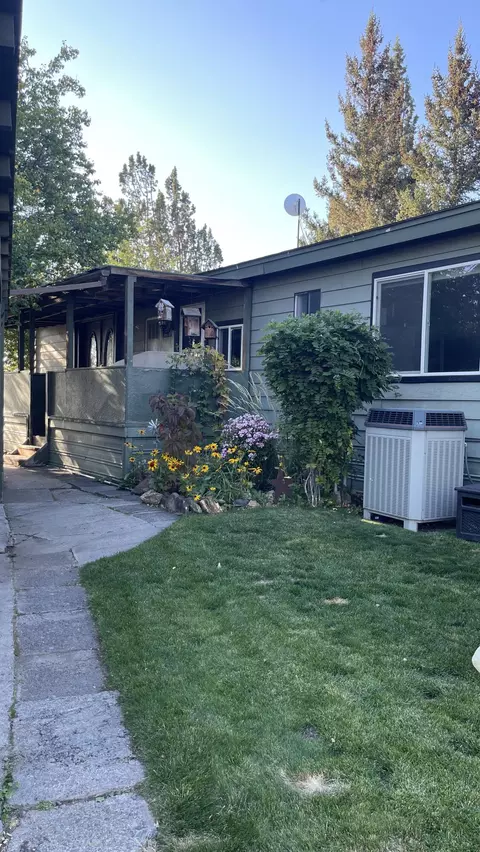 5063 S Highway 97 #54, Redmond, OR 97756