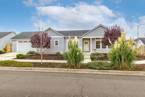 2353 Maple Park Dr, Medford, OR 97501