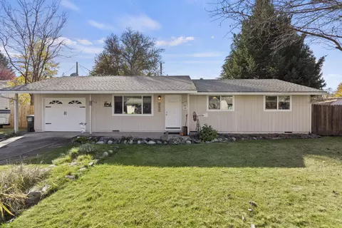 212 Rodale Dr, Eagle Point, OR 97524