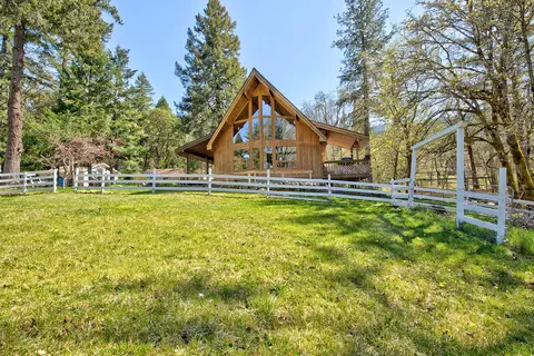 1585 Grays Creek Rd, Grants Pass, OR 97527