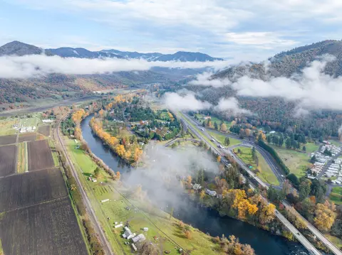 2828 N River Rd, Gold Hill, OR 97525
