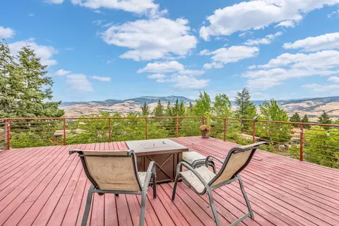 1930 Tamarack Pl, Ashland, OR 97520