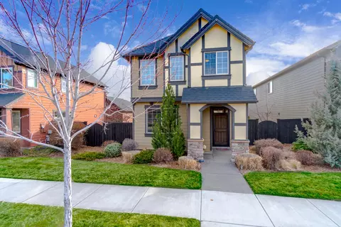 63110 Dakota Dr, Bend, OR 97701