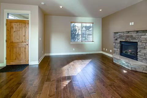 63110 Dakota Dr, Bend, OR 97701 photo 4