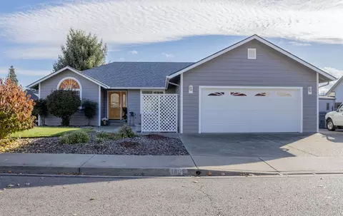 1809 SW J St, Grants Pass, OR 97526