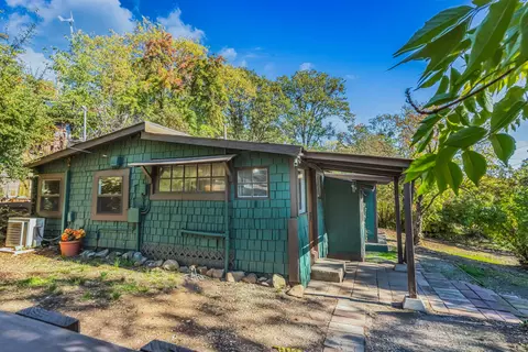 1183 Sixth Ave, Gold Hill, OR 97525