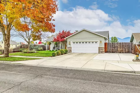 1258 Applegate Ln, Medford, OR 97501