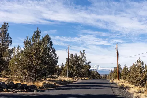 20945 SW Gift Rd, Bend, OR 97703