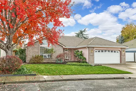 921 Amanda Way, Central Point, OR 97502