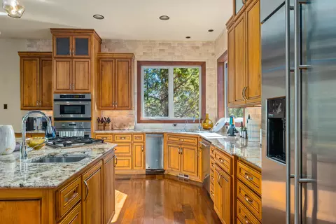 Kitchen - 1668 NW Summit Dr, Bend, OR 97703 photo 2 of 5