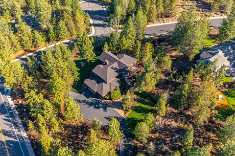 View/Area - 1668 NW Summit Dr, Bend, OR 97703 photo 6 of 6