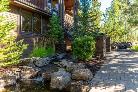 Exterior - 1668 NW Summit Dr, Bend, OR 97703 photo 9 of 20