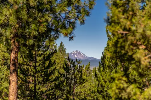 View/Area - 1668 NW Summit Dr, Bend, OR 97703 photo 1 of 6