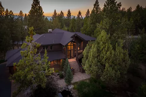 Exterior - 1668 NW Summit Dr, Bend, OR 97703 photo 19 of 20