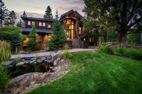 Exterior - 1668 NW Summit Dr, Bend, OR 97703 photo 3 of 20