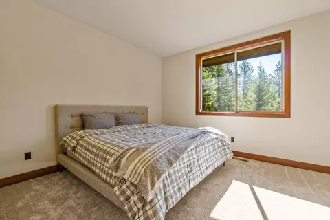 Bedroom - 1668 NW Summit Dr, Bend, OR 97703 photo 5 of 5