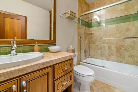 Bath - 1668 NW Summit Dr, Bend, OR 97703 photo 6 of 7