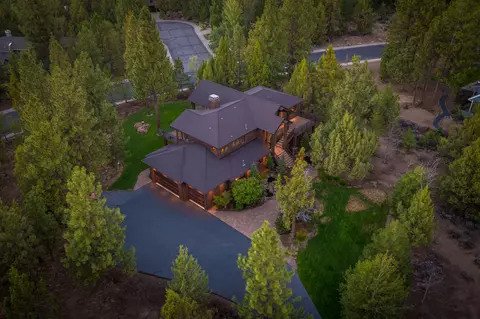 Exterior - 1668 NW Summit Dr, Bend, OR 97703 photo 20 of 20