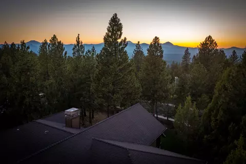 View/Area - 1668 NW Summit Dr, Bend, OR 97703 photo 2 of 6