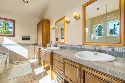 Bath - 1668 NW Summit Dr, Bend, OR 97703 photo 1 of 7