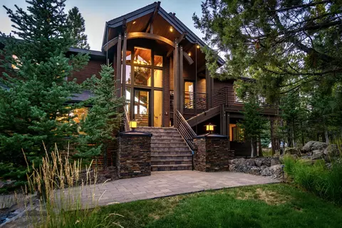 Exterior - 1668 NW Summit Dr, Bend, OR 97703 photo 6 of 20