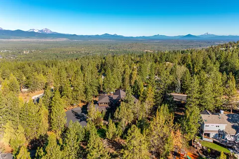 View/Area - 1668 NW Summit Dr, Bend, OR 97703 photo 5 of 6