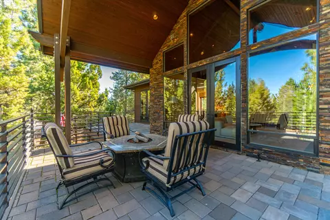Exterior - 1668 NW Summit Dr, Bend, OR 97703 photo 13 of 20