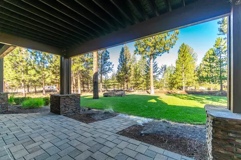 Exterior - 1668 NW Summit Dr, Bend, OR 97703 photo 14 of 20