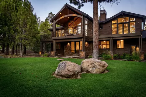 Exterior - 1668 NW Summit Dr, Bend, OR 97703 photo 5 of 20