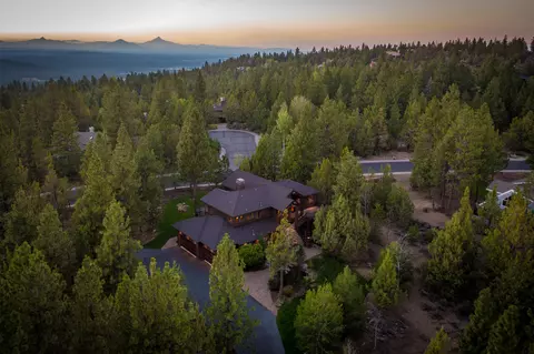 View/Area - 1668 NW Summit Dr, Bend, OR 97703 photo 3 of 6