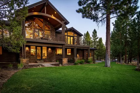 Exterior - 1668 NW Summit Dr, Bend, OR 97703 photo 4 of 20
