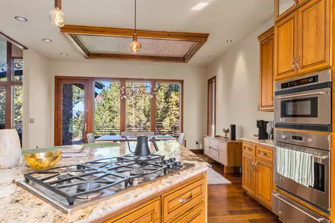 Kitchen - 1668 NW Summit Dr, Bend, OR 97703 photo 4 of 5