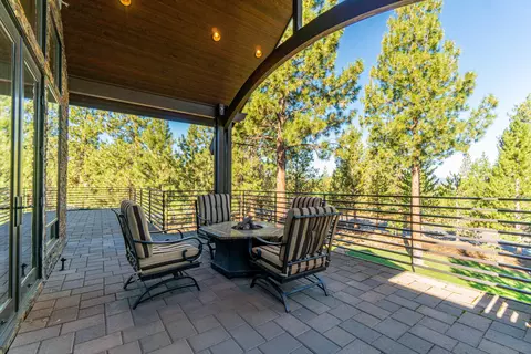 Exterior - 1668 NW Summit Dr, Bend, OR 97703 photo 12 of 20