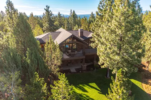 Exterior - 1668 NW Summit Dr, Bend, OR 97703 photo 18 of 20