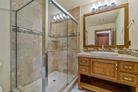 Bath - 1668 NW Summit Dr, Bend, OR 97703 photo 7 of 7
